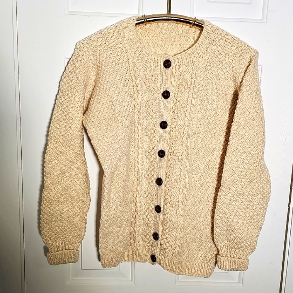 Handmade Womens Cream Cable‎ Knit Sweater. Excelent Condion. Meduim